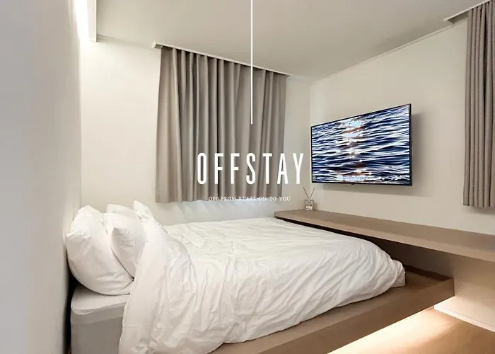 Off Stay, In - 10m From Airport, 8m To Subway