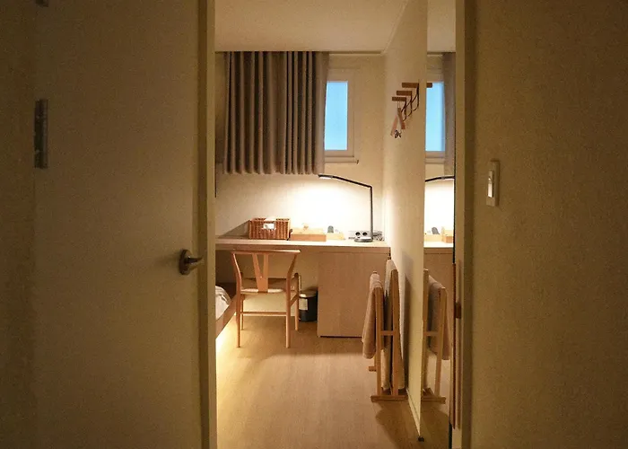 Off Stay, In - 10m From Airport, 8m To Subway Hotel Seúl